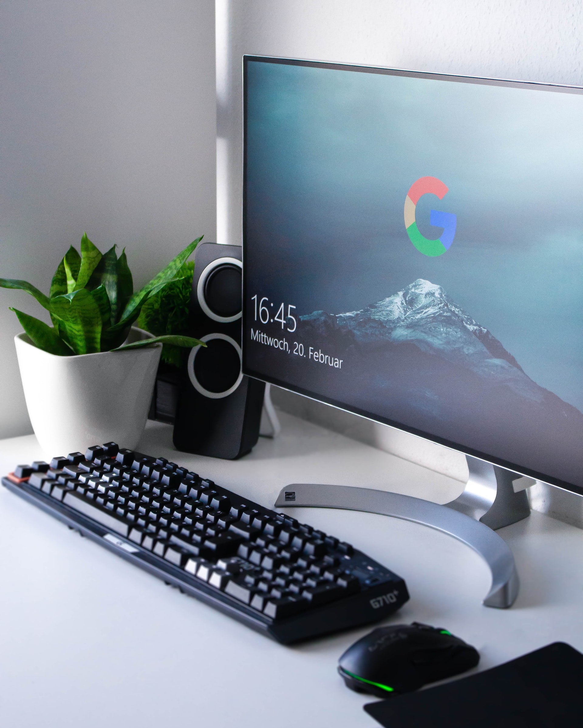 See the Best USB Charging Stations in Canada for Smartphones and More