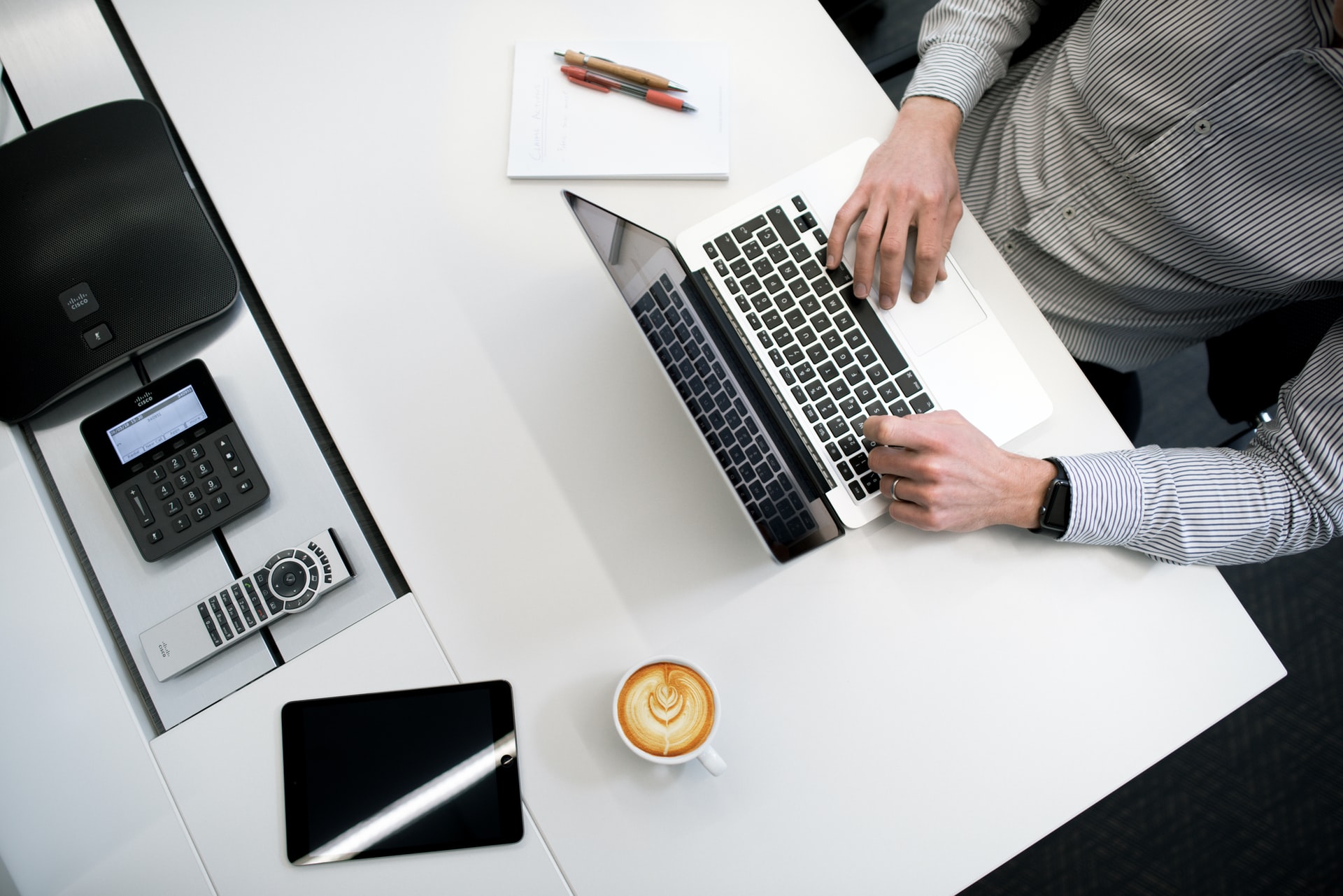 How to Set Up An Ergonomic Workspace According to the Experts